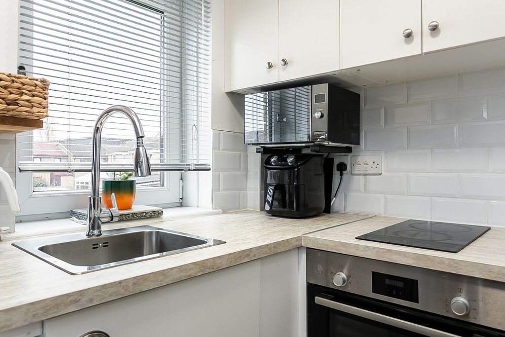 Additional image 7 of 1 bed flat for saleLaichpark Place, Edinburgh EH14