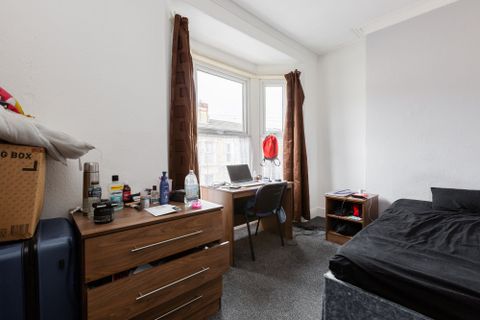 19 Leopold Road, Kensington L7, Room to rent