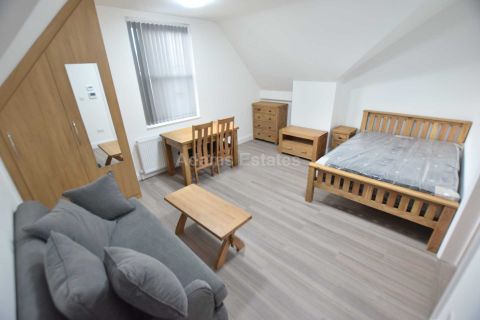 Flat 5, Addington Road, Reading RG1, Studio to rent