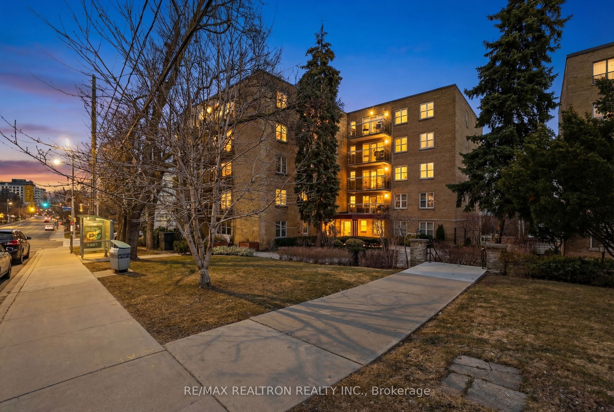 106-2603 Bathurst Street, Toronto, ON, M6B 2Z6