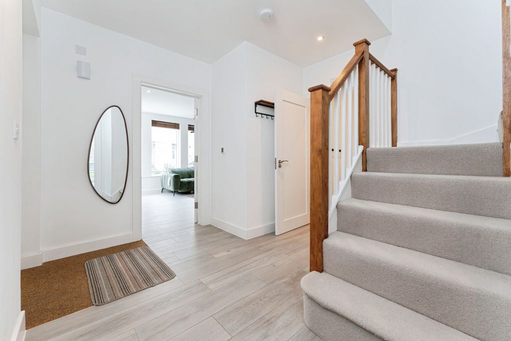 Additional image 3 of 4 bed semi-detached house for saleTurvill Place, Cambridge CB4
