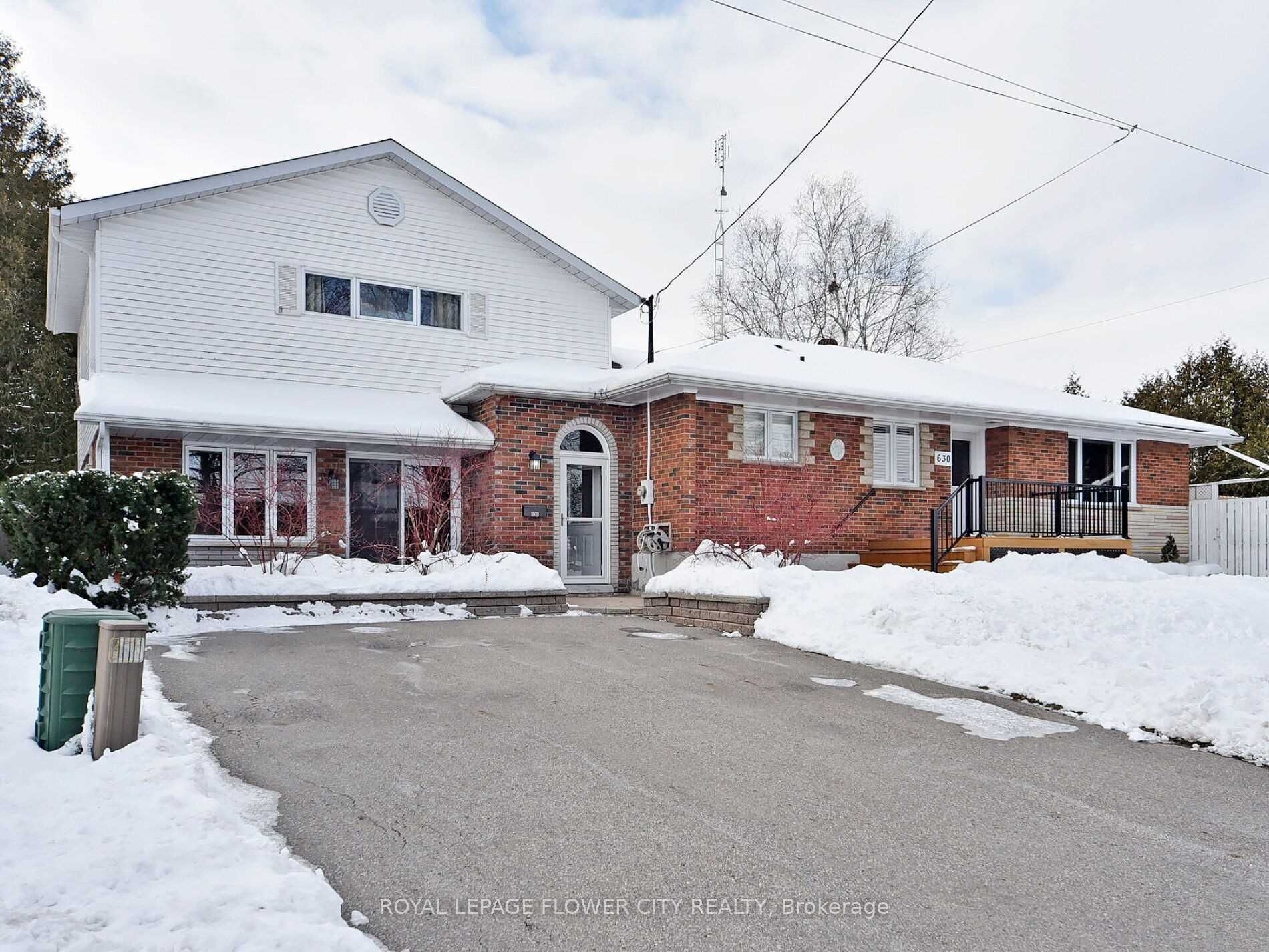 2-630 Wychwood Street, Oshawa, ON, L1G 2T3