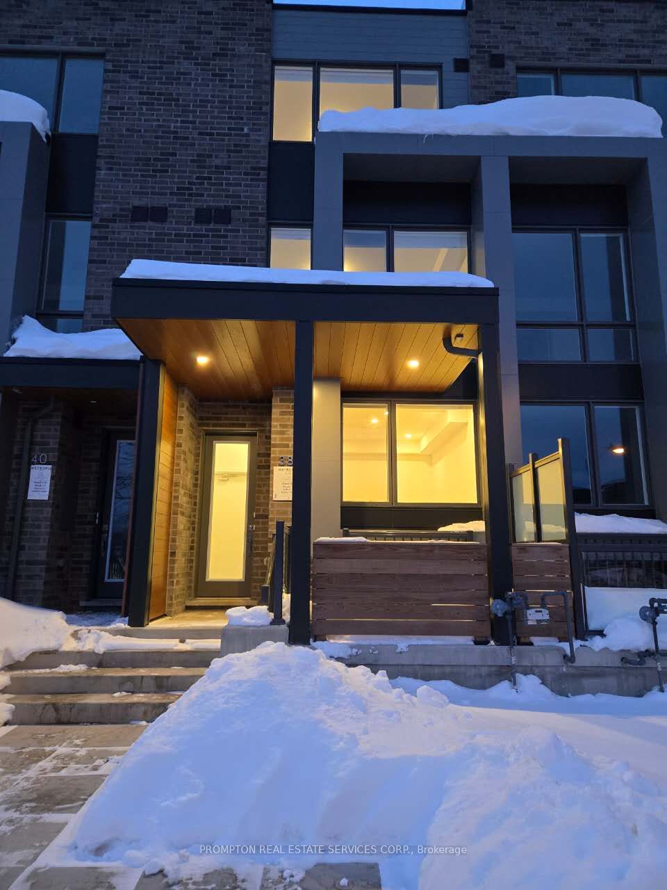 38 Green Gardens Upper Boulevard, Toronto, ON, M6A 0E6 photo 2