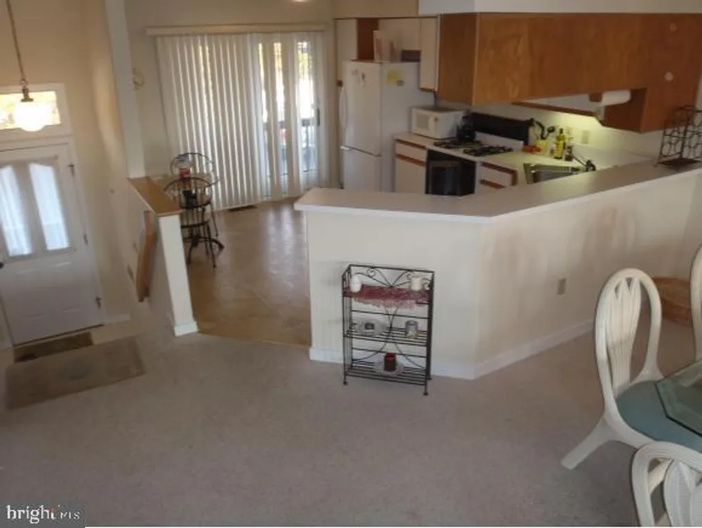 17 Mariners Point West Court, Tuckerton, NJ 08087