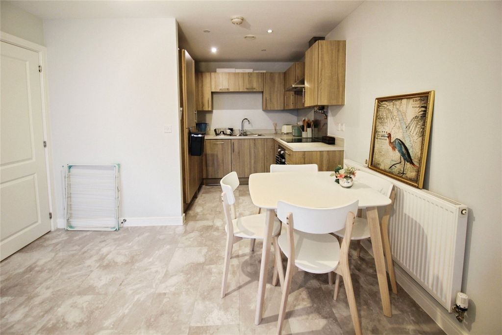 Additional image 6 of 1 bed flat for saleOscar Wilde Road, Reading RG1