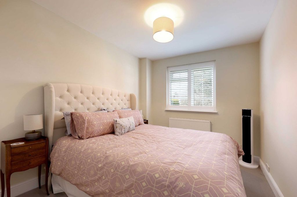 Additional image 9 of 4 bed flat for saleGrove Road, Beaconsfield, Buckinghamshire HP9