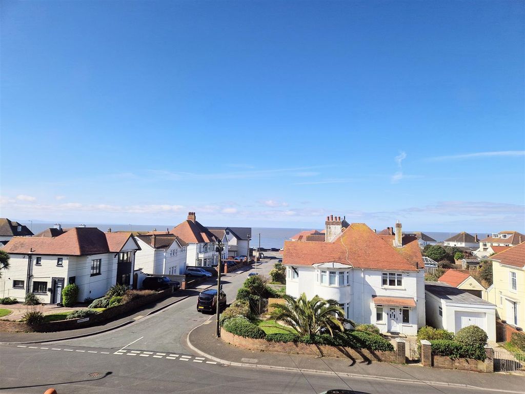 Additional image 2 of 3 bed flat for saleLougher Gardens, Porthcawl CF36