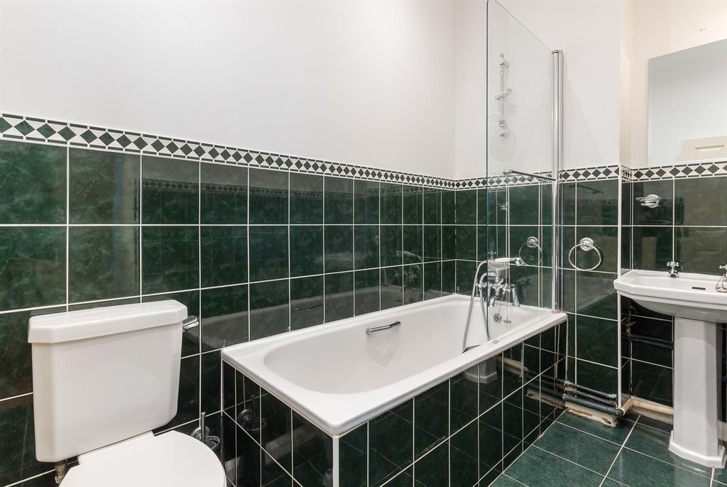 Additional image 12 of 2 bed flat for saleCowes, Isle Of Wight PO31