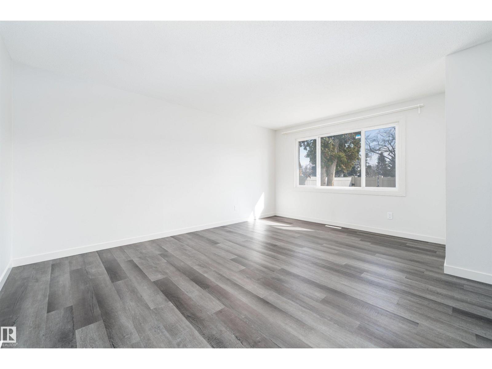 129 Londonderry Square NW, Edmonton, AB, T5C3C4 photo 4
