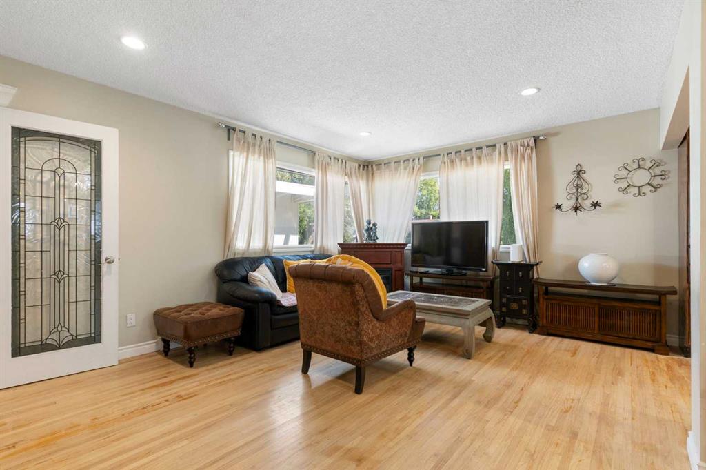 Additional image 4 of 87 Hillgrove Drive SW, Calgary, AB, T2V 3L8