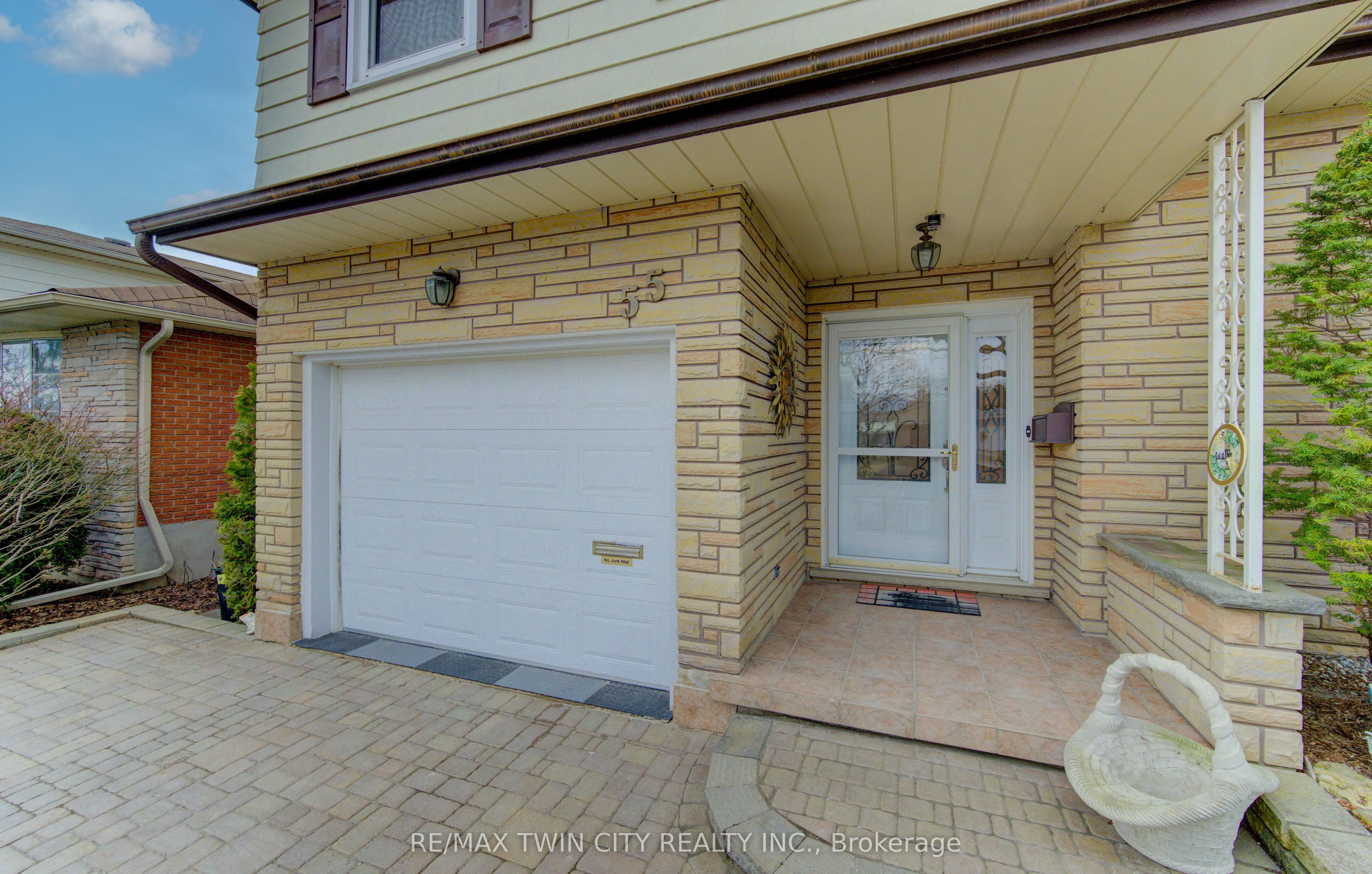 Additional image 3 of 55 Coach Hill Drive, Kitchener, ON, N2E 1N7