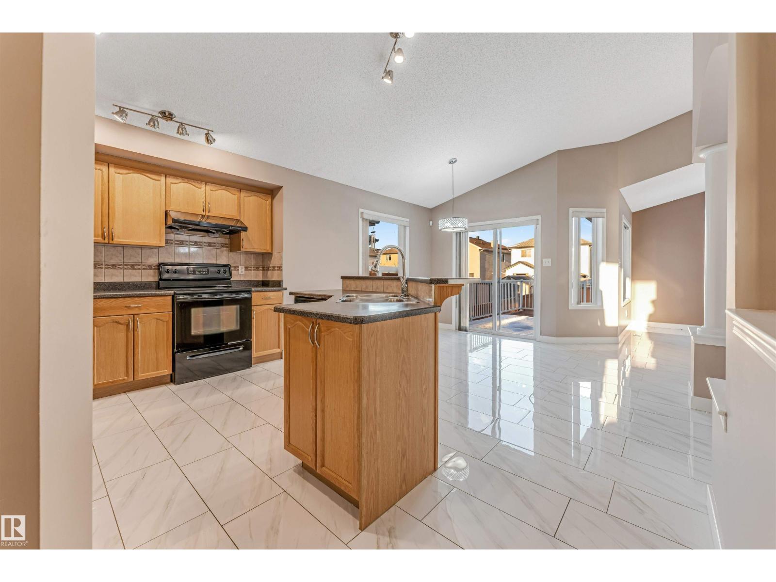 Additional image 2 of 3331 26 Street NW, Edmonton, AB, T6T1Z4