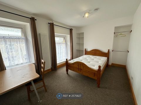 Crymlyn Street, Port Tennant, Swansea SA1, Room to rent