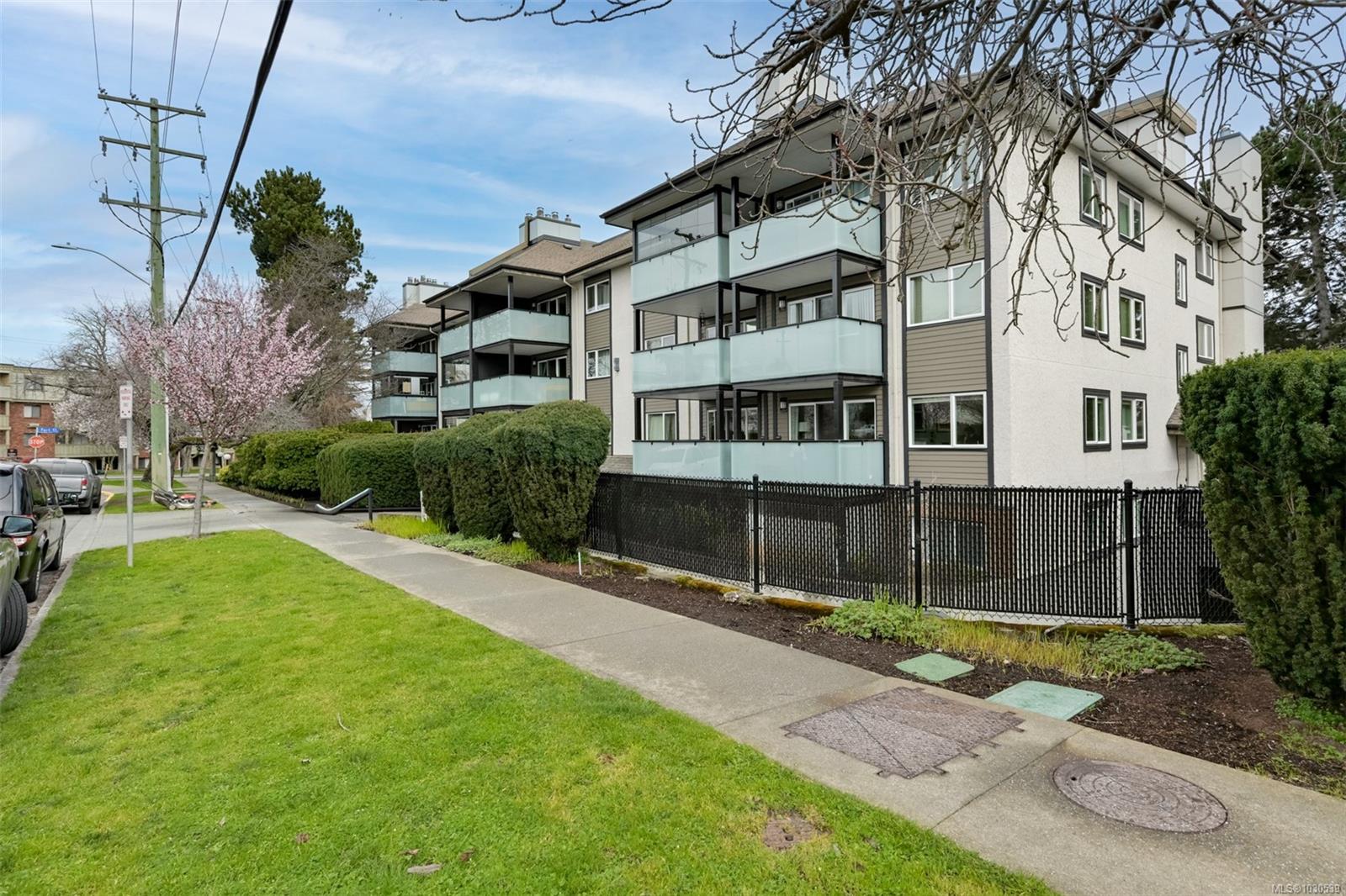 201-1619 Morrison Street, Victoria, BC, V8R 6R8