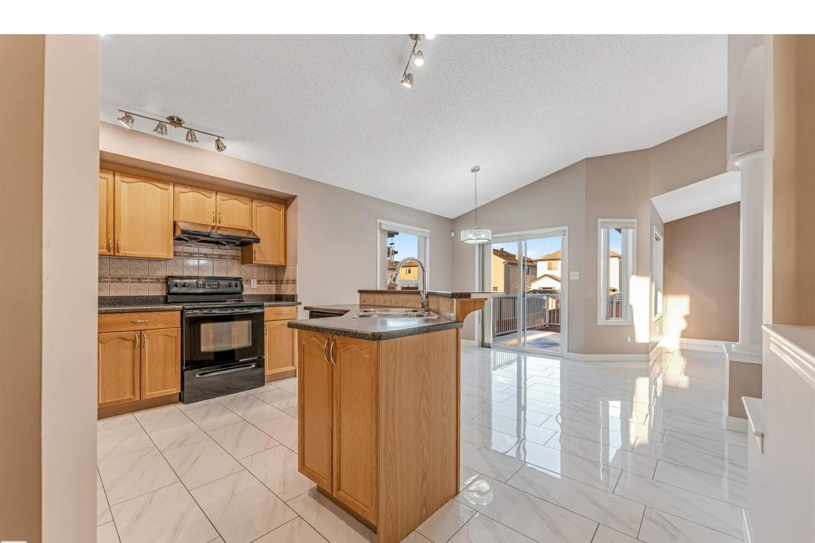 Additional image 8 of 3331 26 Street NW, Edmonton, AB, T6T1Z4
