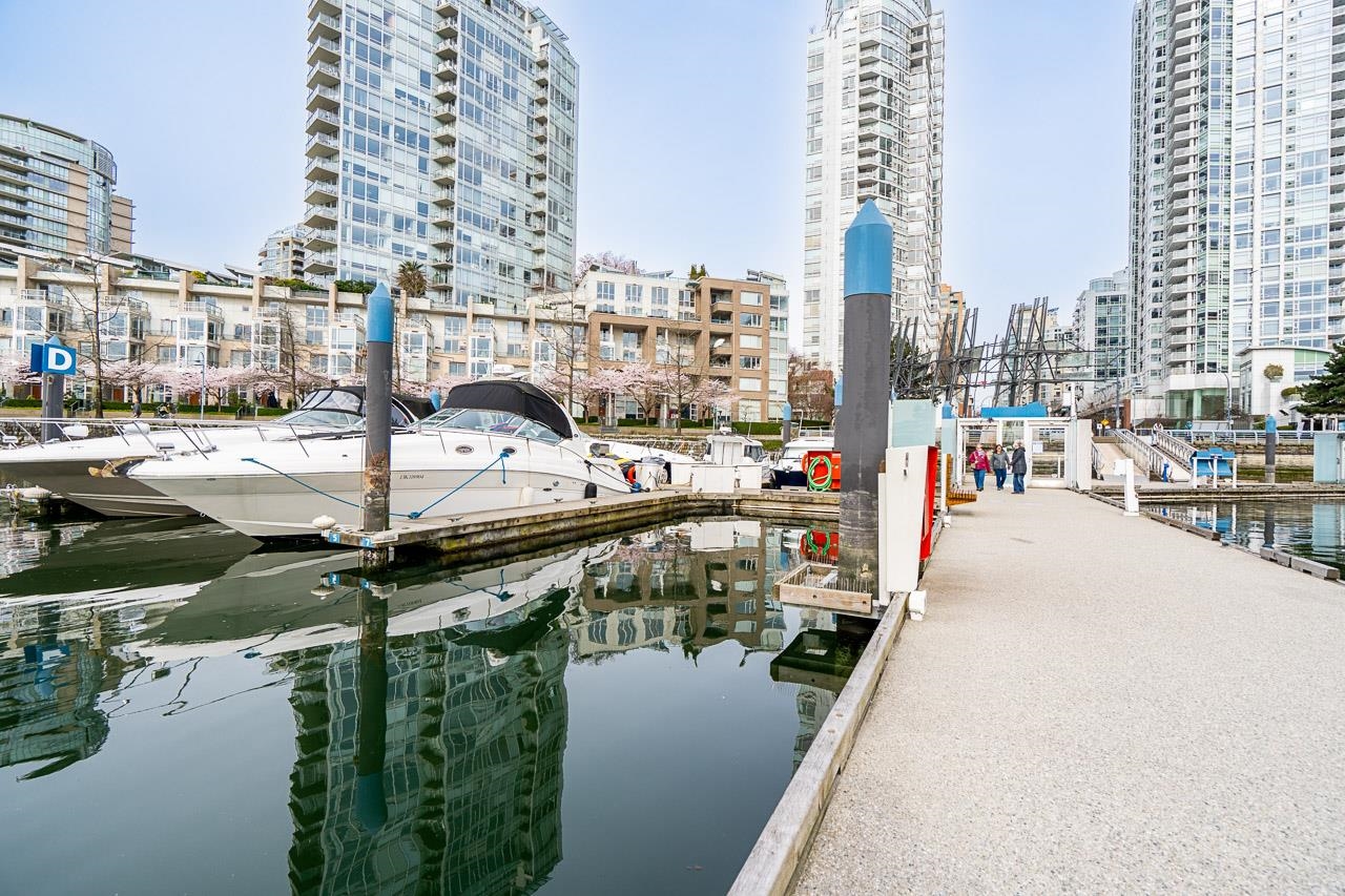 Additional image 3 of D7-1088 Marinaside Crescent, Vancouver, BC, V6Z 3C4