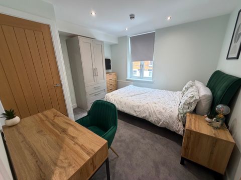 Room 3, Hall Street DE24, Room to rent