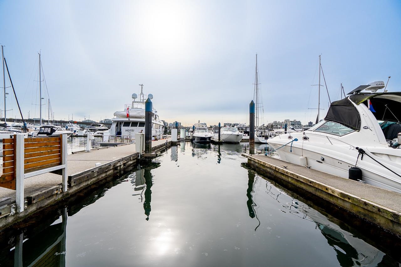D7-1088 Marinaside Crescent, Vancouver, BC, V6Z 3C4