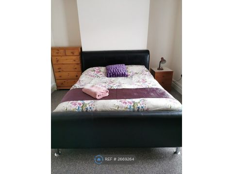 Alexandra Terrace, Brynmill, Swansea SA2, Room to rent