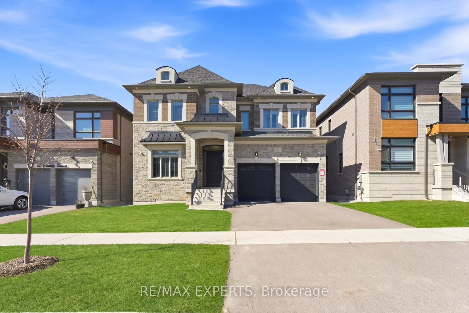 54 Winthrop Crescent, Vaughan, ON, L3L 0E5