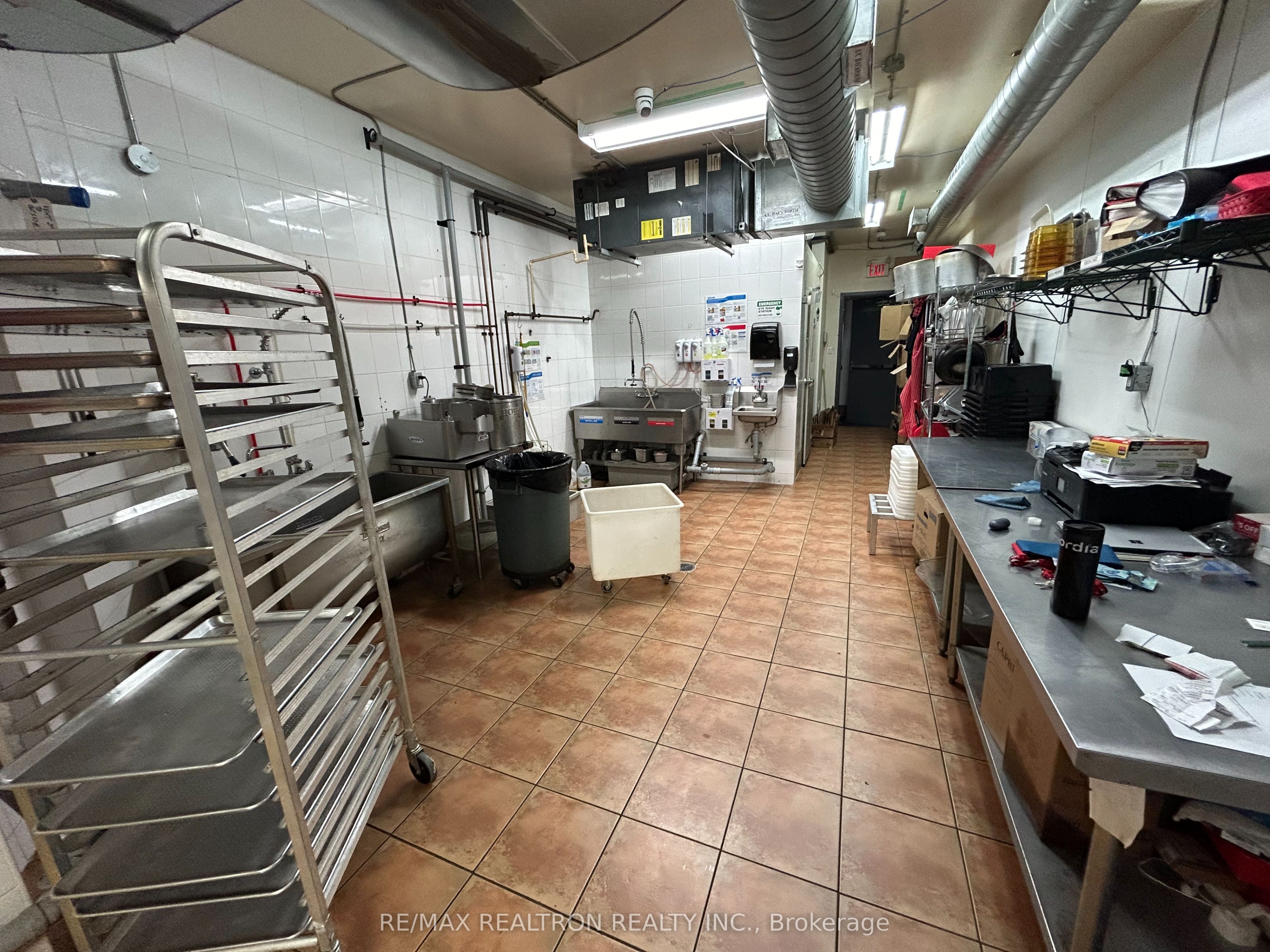 Additional image 5 of 588 Danforth Avenue, Toronto, ON, M4K 1R1