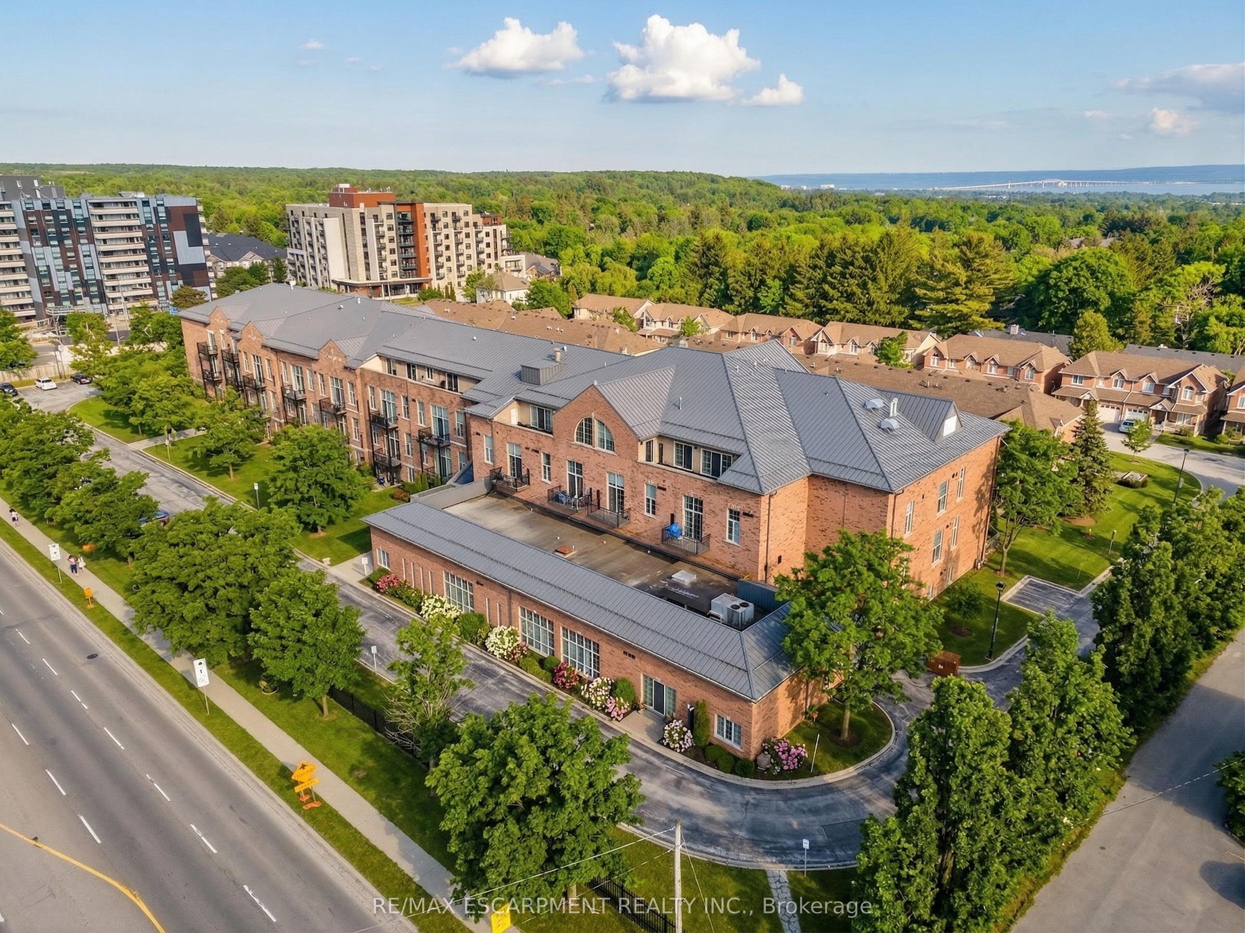 320-262 Dundas Street E, Hamilton, ON, L8B 1A9
