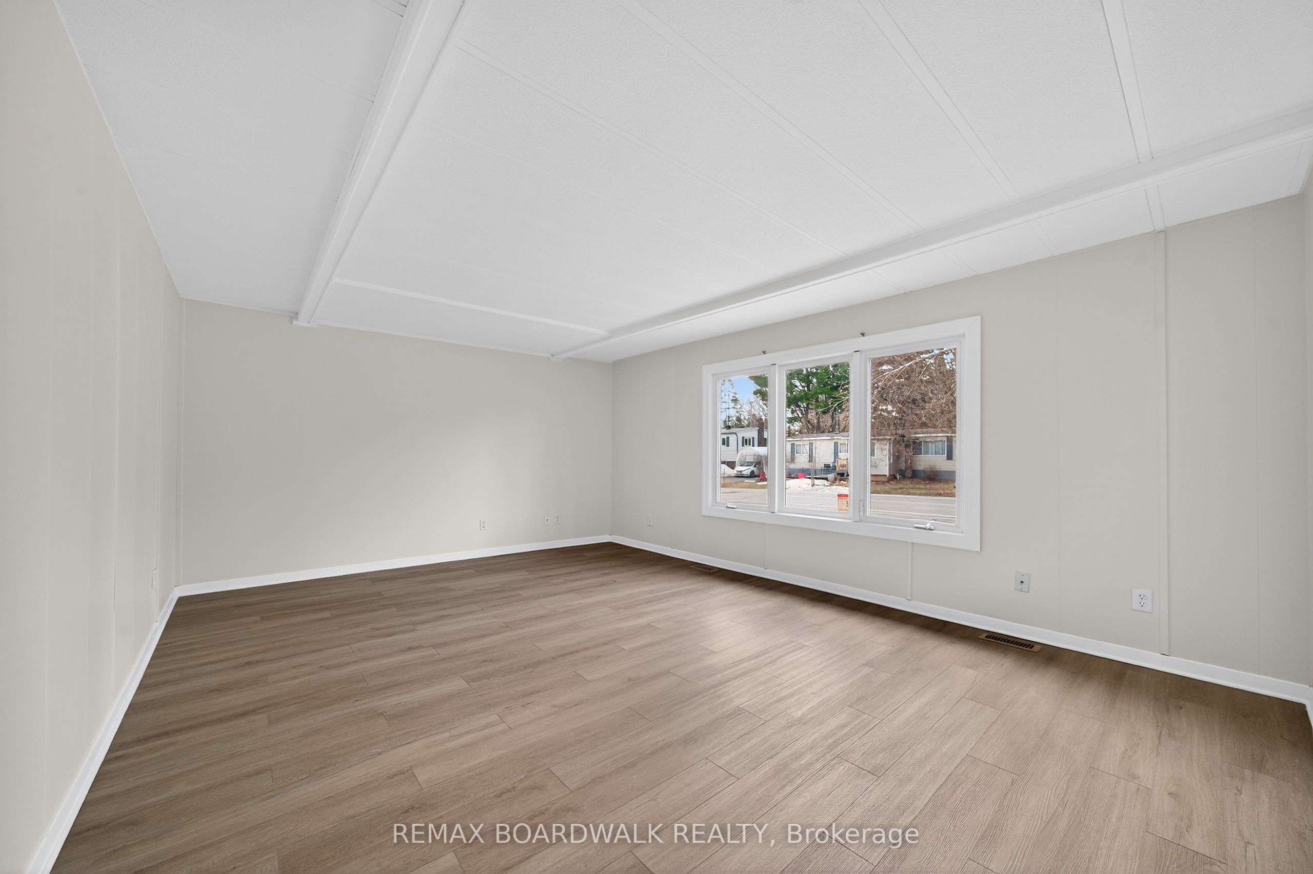 Additional image 5 of 10 Fringewood Drive, Ottawa, ON, K2S 1T1
