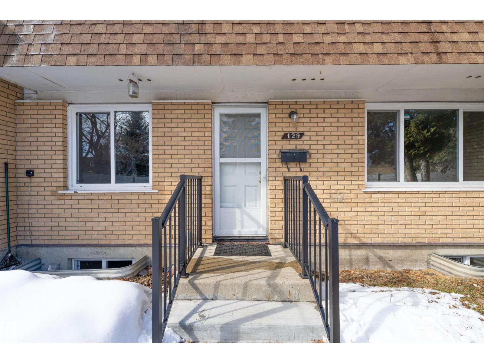 129 Londonderry Square NW, Edmonton, AB, T5C3C4 photo 2