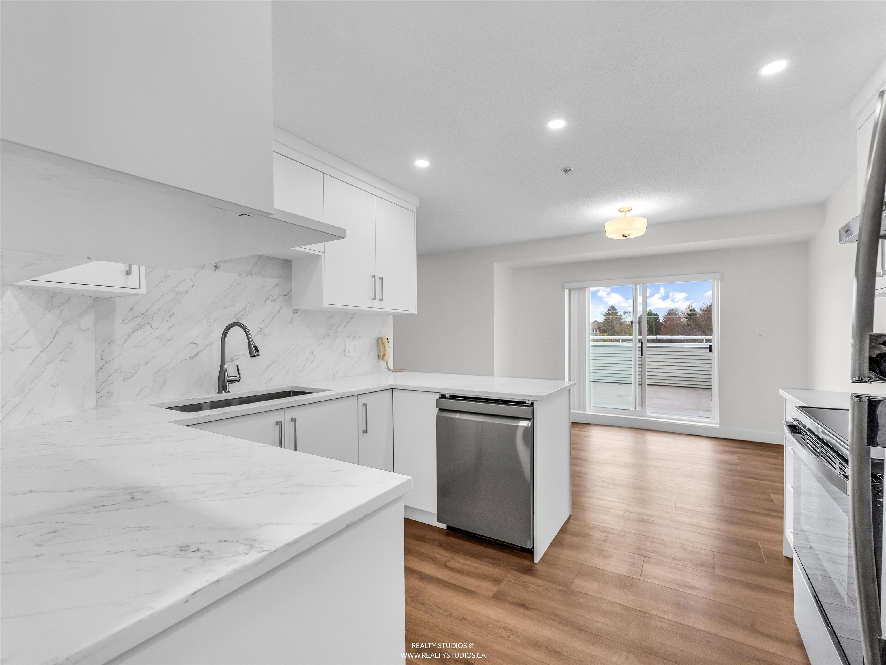 402-12130 80 Avenue, Surrey, BC, V3W 0V2