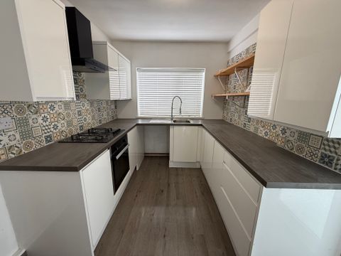 Cecil Street, Swansea SA5