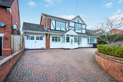 Stourbridge Road, Penn, Wolverhampton WV4