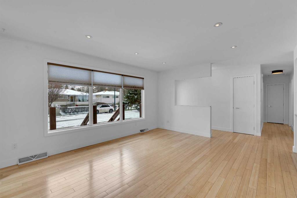 Additional image 4 of 113 Langton Drive SW, Calgary, AB, T3E 5G1