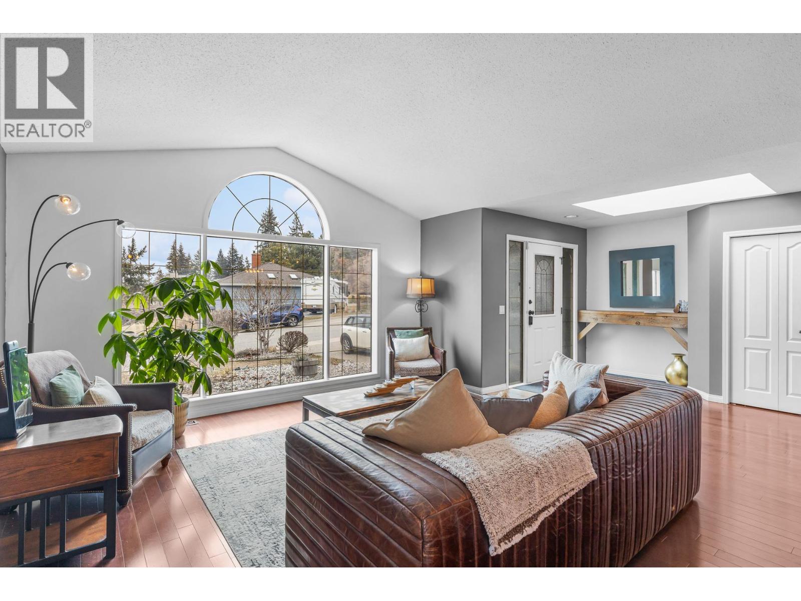 145 Magic Drive, Kelowna, BC, V1V1N2 photo 4