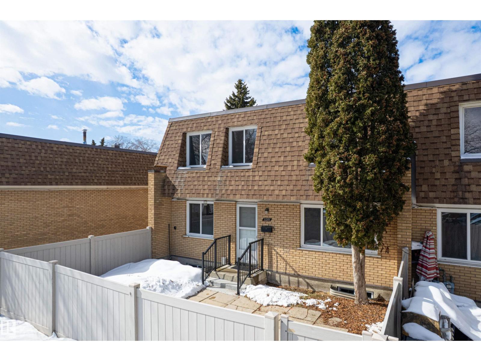 129 Londonderry Square NW, Edmonton, AB, T5C3C4