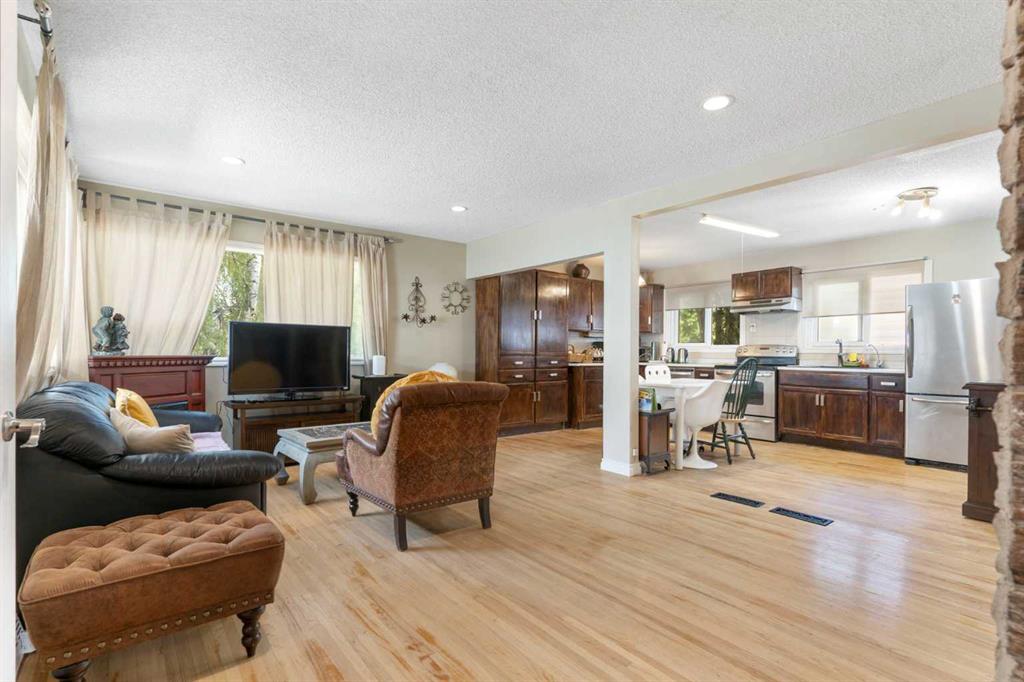Additional image 3 of 87 Hillgrove Drive SW, Calgary, AB, T2V 3L8