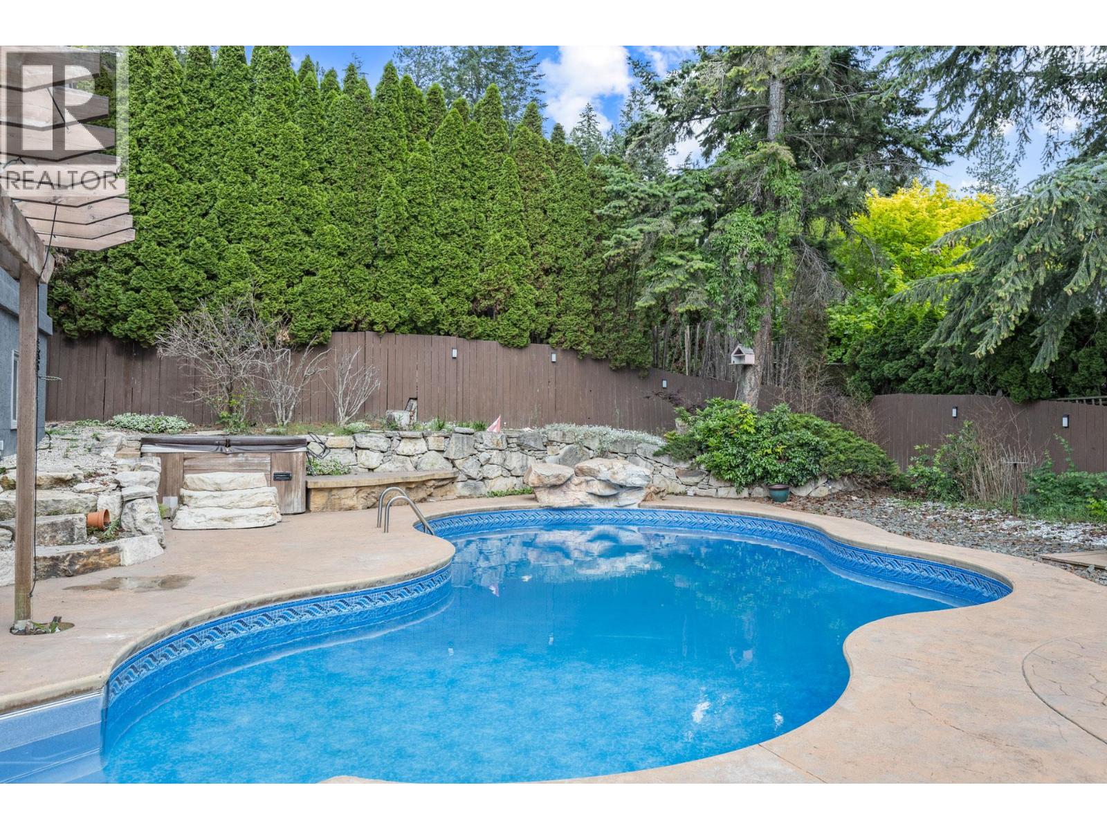 145 Magic Drive, Kelowna, BC, V1V1N2 photo 3