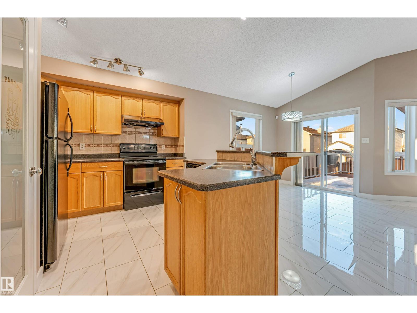 Additional image 3 of 3331 26 Street NW, Edmonton, AB, T6T1Z4