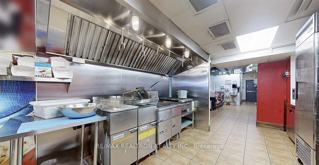 Additional image 6 of 588 Danforth Avenue, Toronto, ON, M4K 1R1