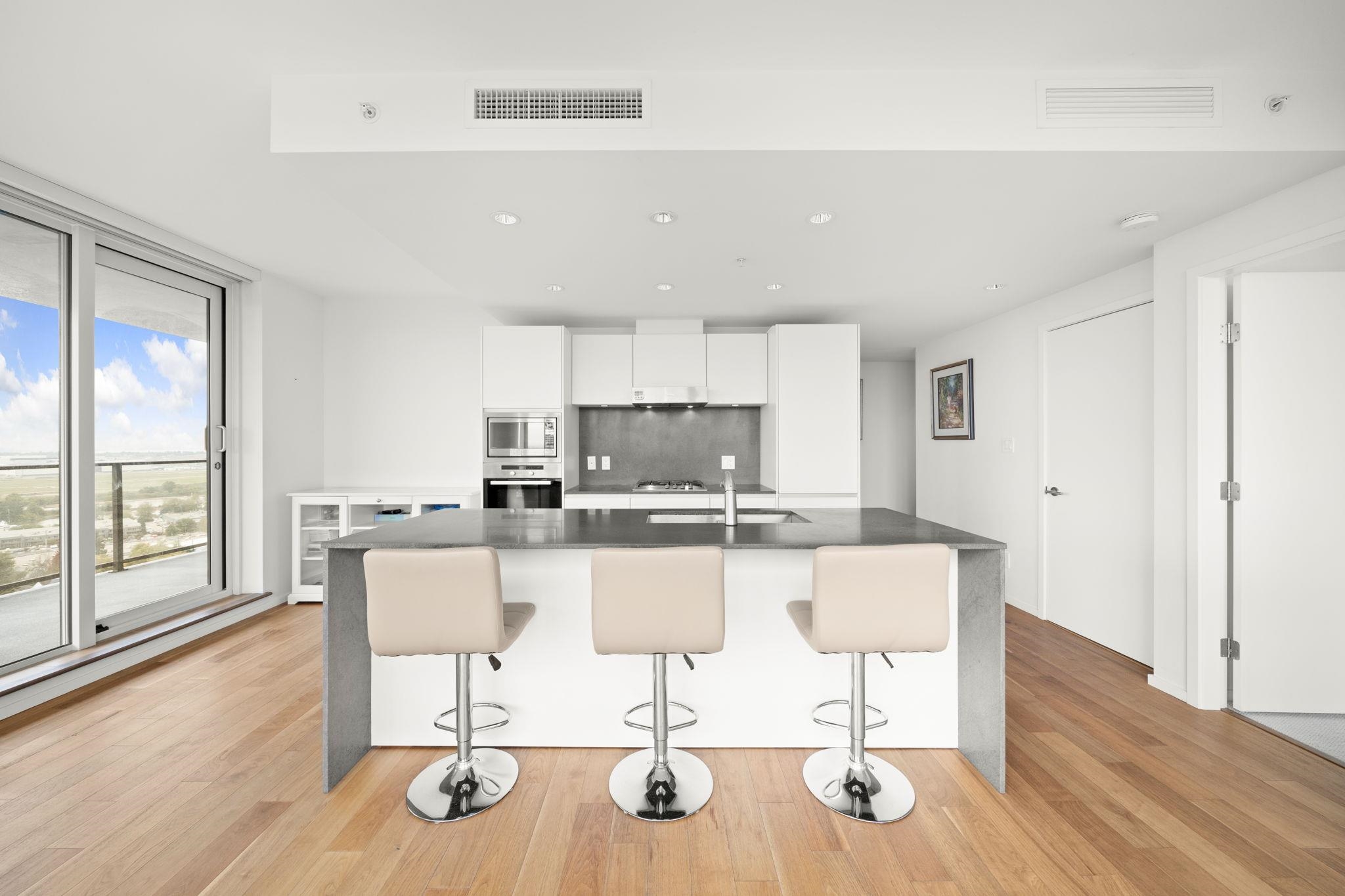 1808-8555 Granville Street, Vancouver, BC, V6P 0C3