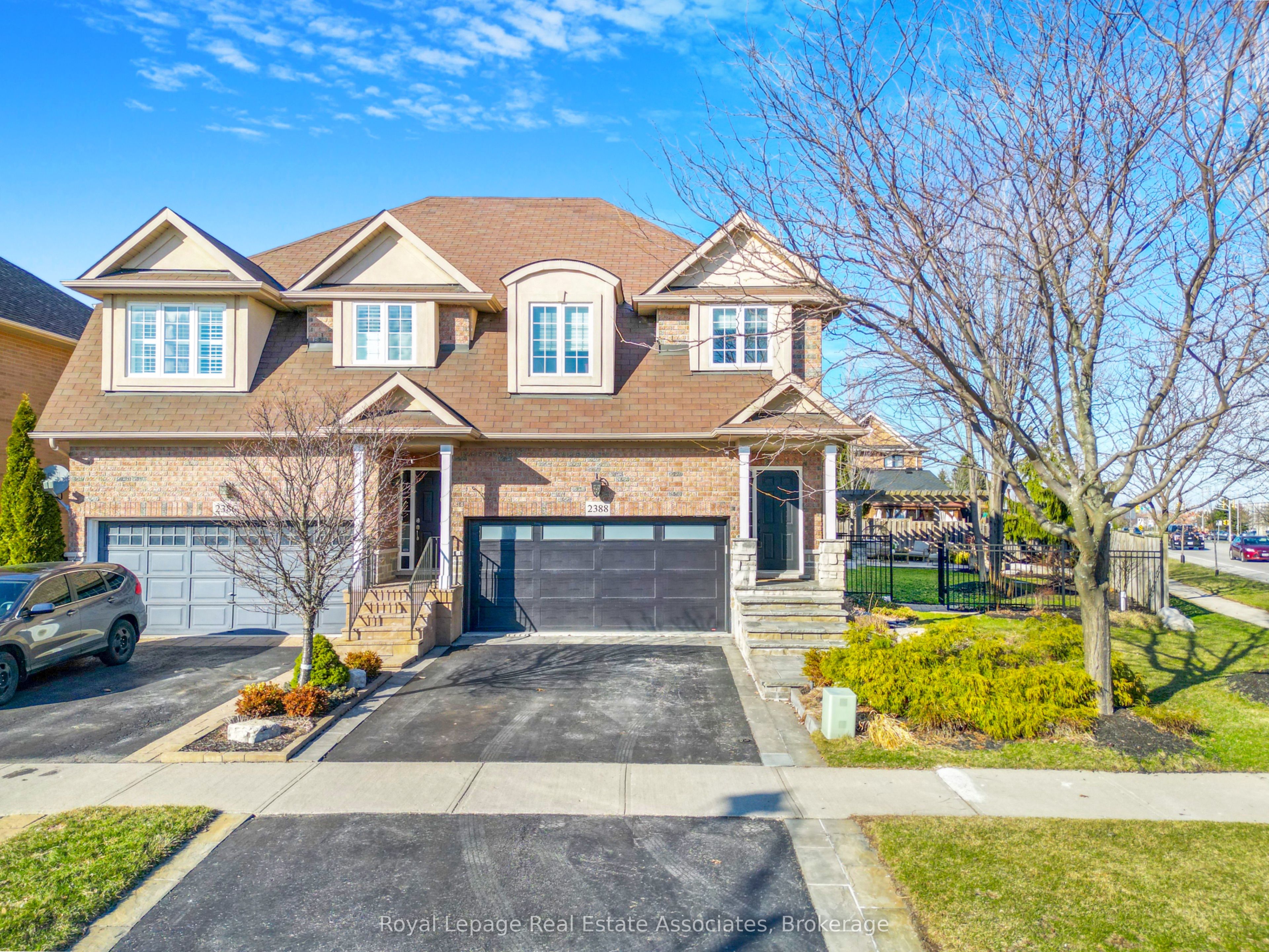 2388 Stone Glen Crescent, Oakville, ON, L6M 0C7