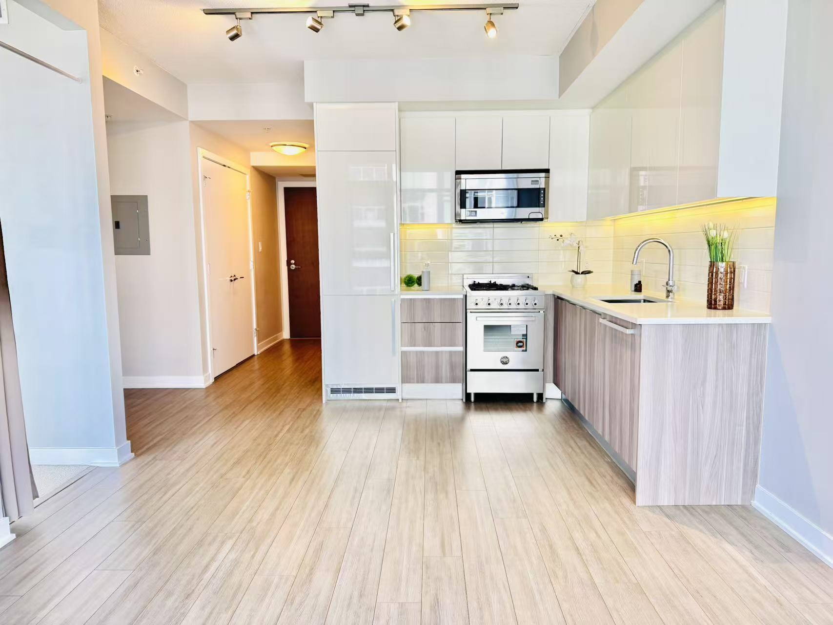 1105-4900 Lennox Lane, Burnaby, BC, V5H 0G9