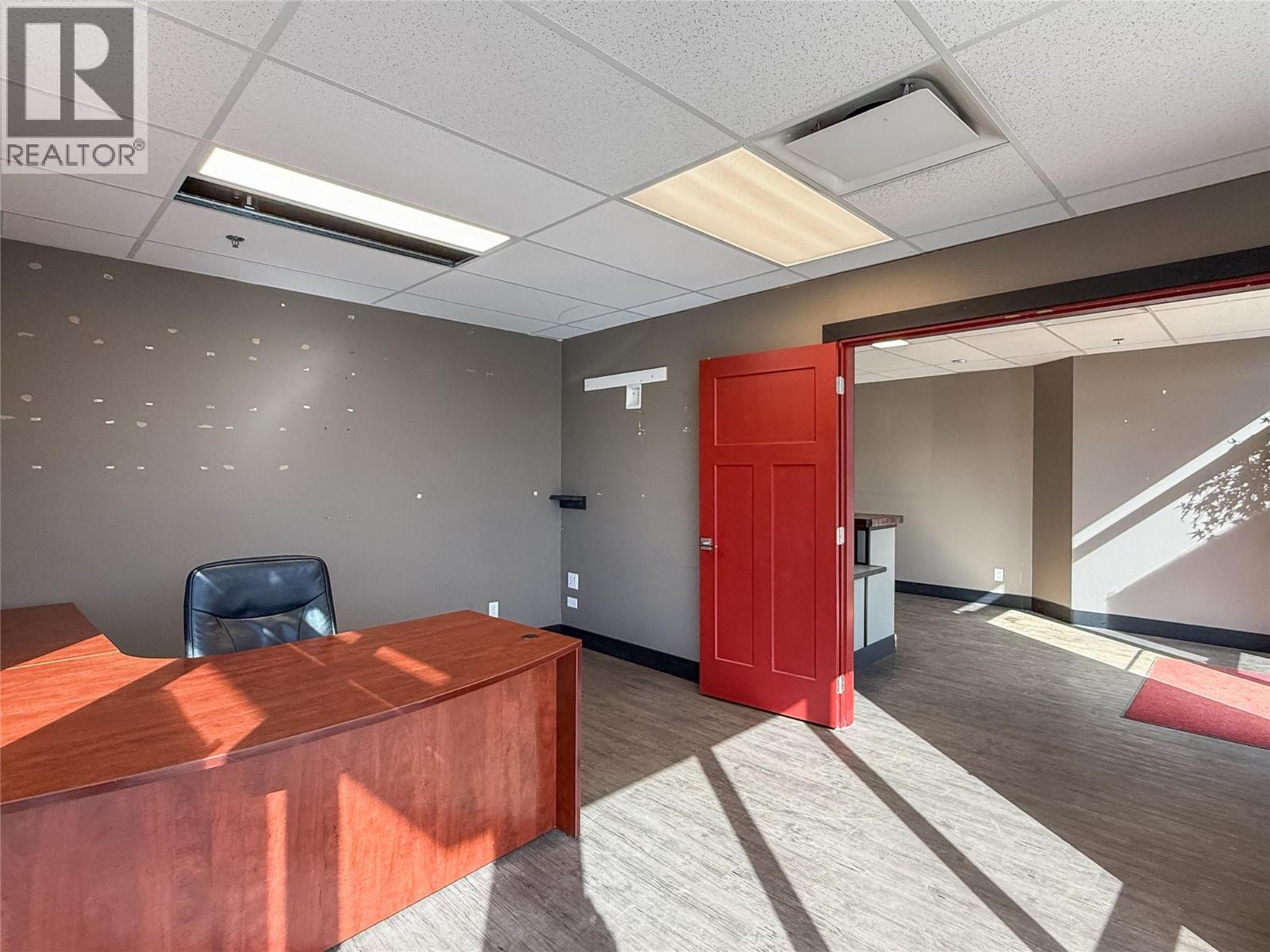 109B-140 Commercial Drive, Kelowna, BC, V1Y9K3 photo 3