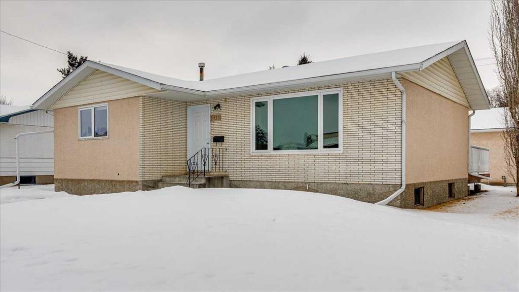 5439 47 Avenue, Lacombe, AB, T4L 1M9