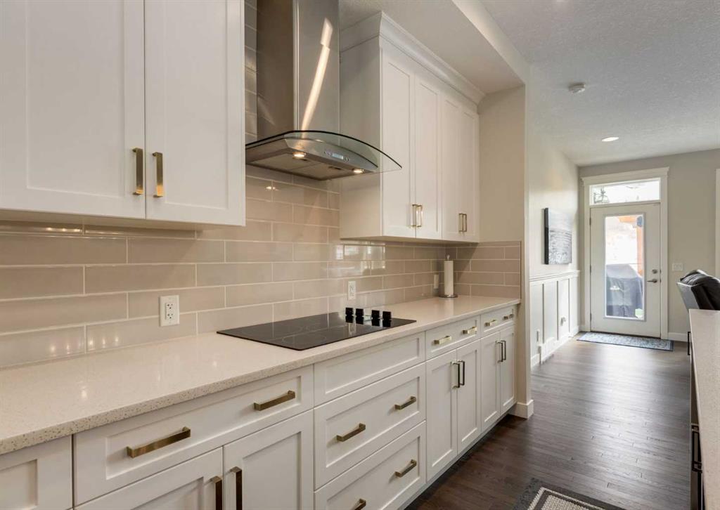 Additional image 6 of 60 Crestbrook View SW, Calgary, AB, T3L 6G7