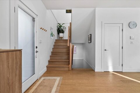 Additional image 8 of 2-252 19th Street E, North Vancouver, BC, V7L 2Z2