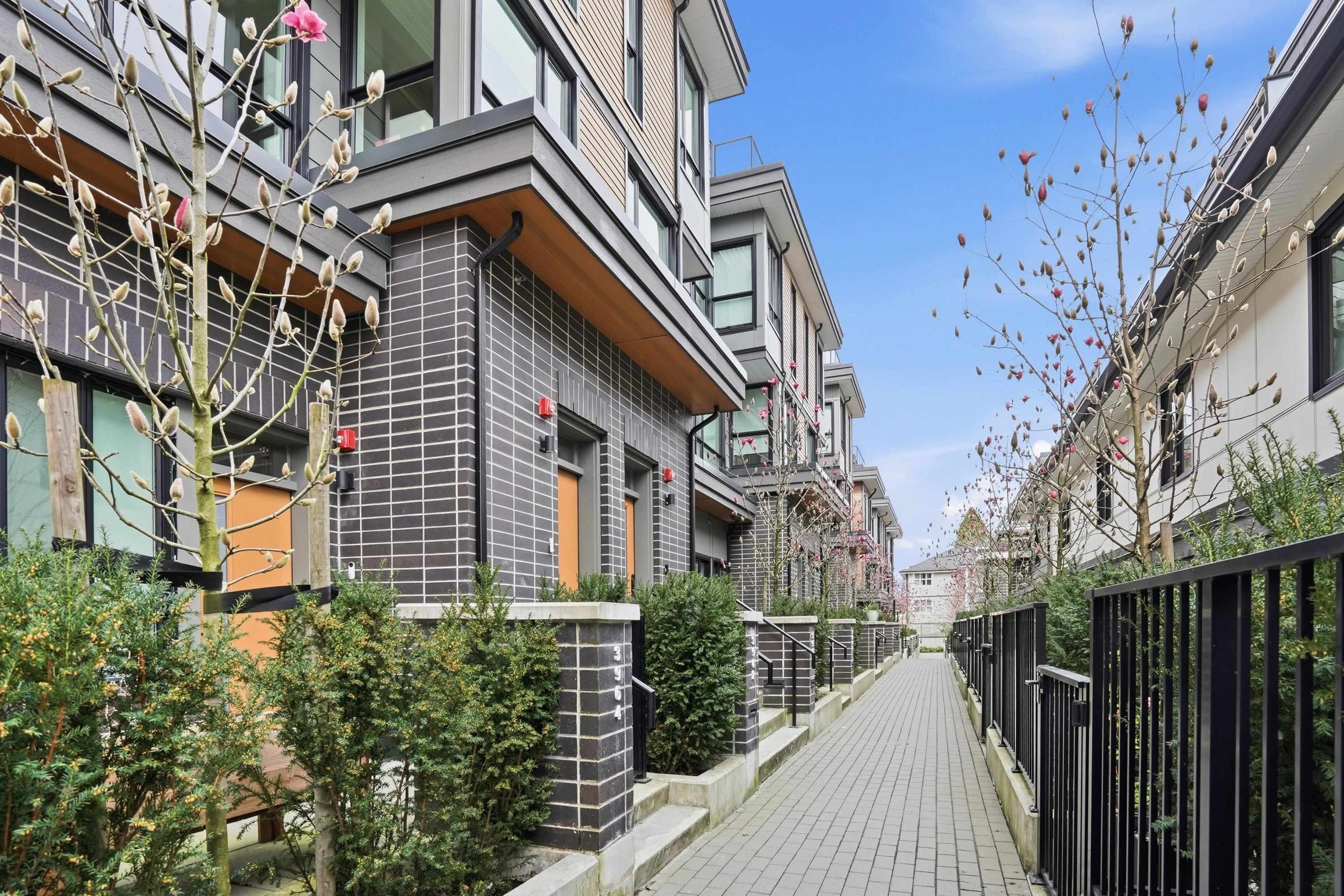 3960 Dumfries Street, Vancouver, BC, V5N 0J1