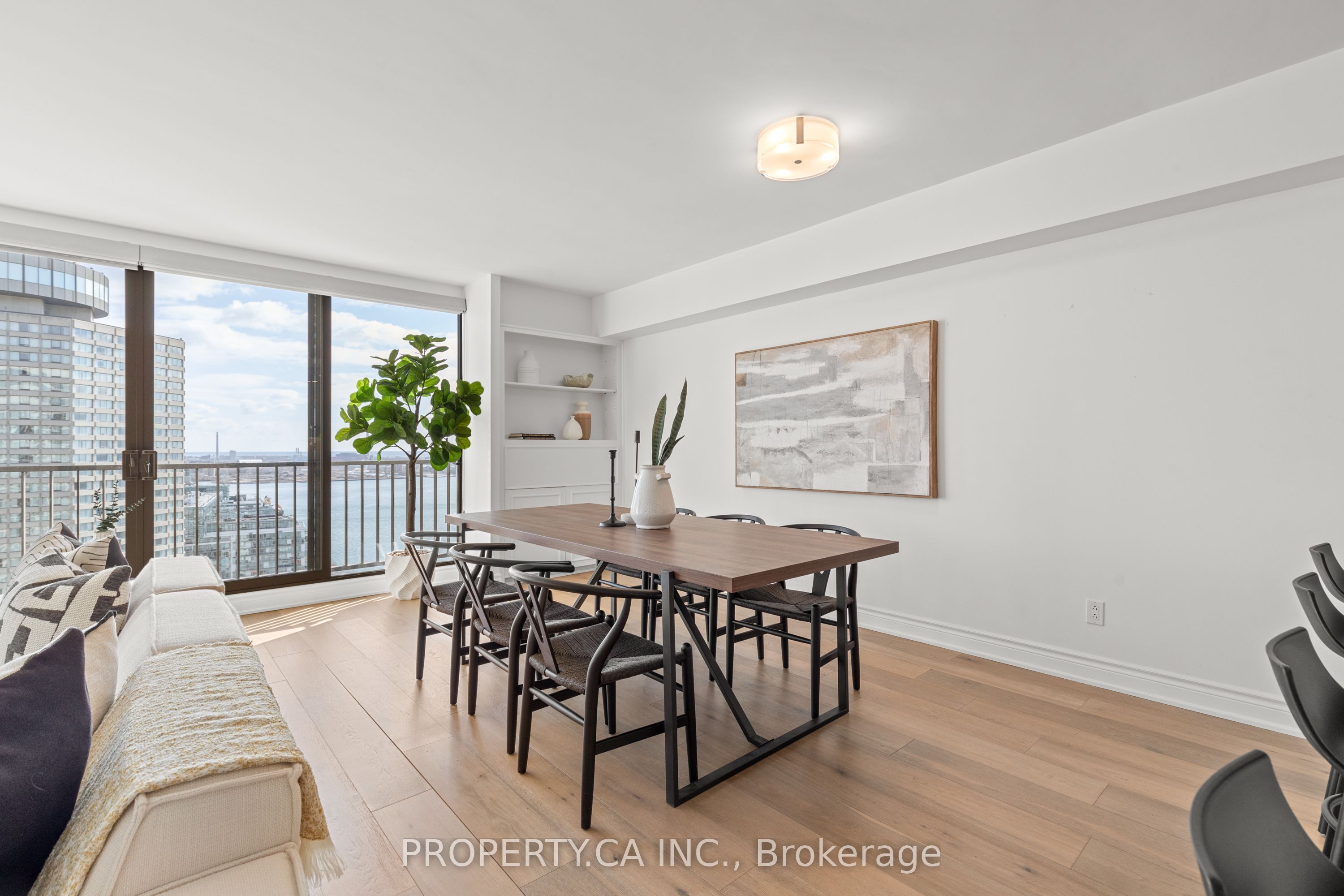 2804-33 Harbour Square, Toronto, ON, M5J 2G2 photo 4
