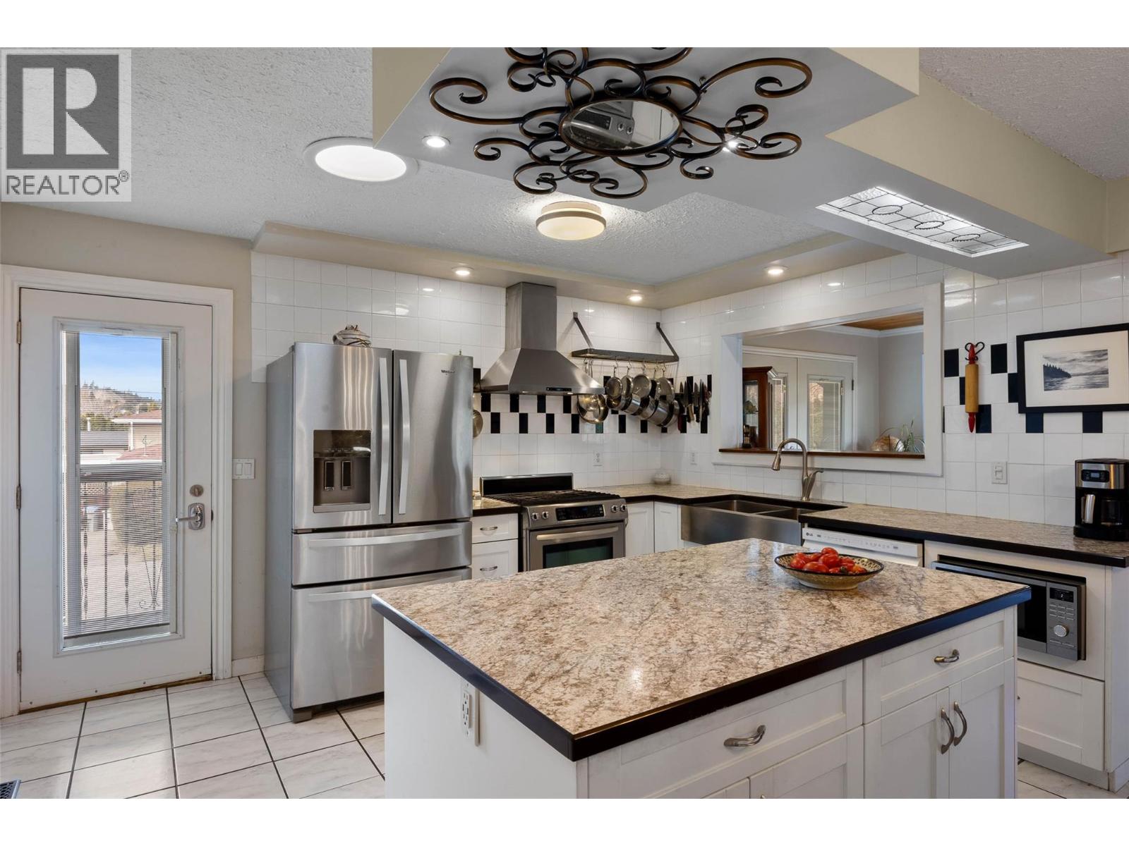 Additional image 3 of 381 Mary Place, Kamloops, BC, V2C4Y5