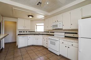 1138 E Avenue R7, PALMDALE, CA, 93550 photo 5