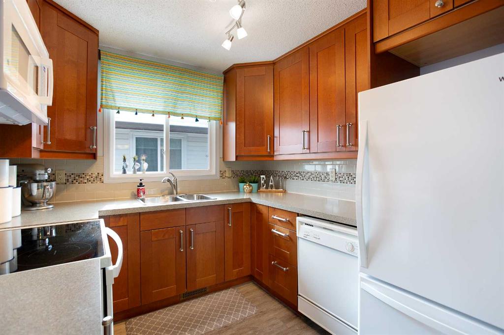 Additional image 6 of 1133 Berkley Drive NW, Calgary, AB, T2Z 4K3